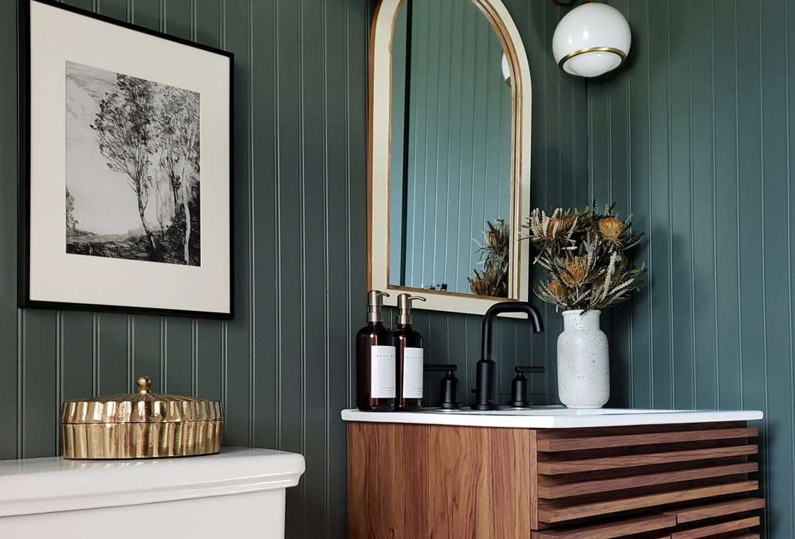 Black and gold color scheme for bathroom