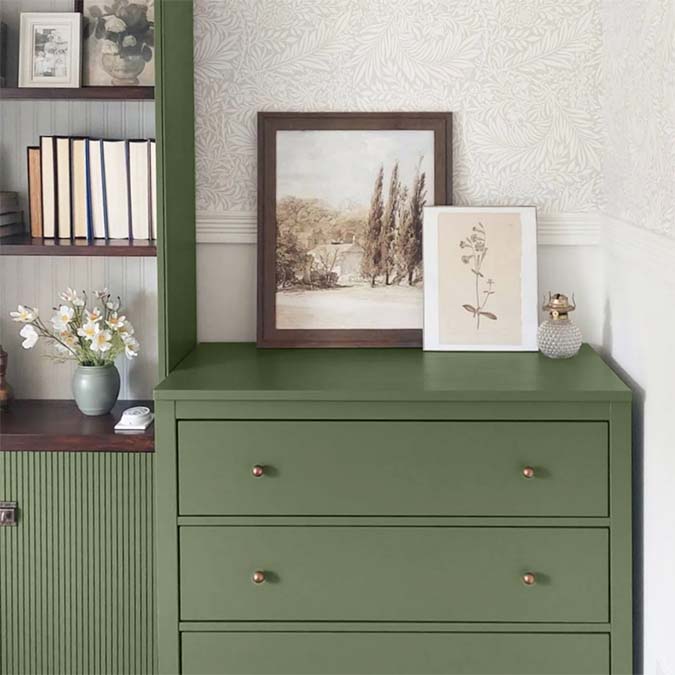 Daily Greens: Hunter Green Paint Color | Clare Gallon / Trim Paint (Semi-gloss) Daily Greens: Hunter Green Paint Color | Clare Gallon / Trim Paint (Semi-gloss)